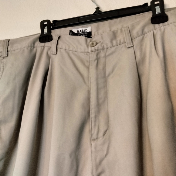 3/$12💥 BASIC CONCEPTS Mens khaki pleated dress pants - Picture 3 of 5